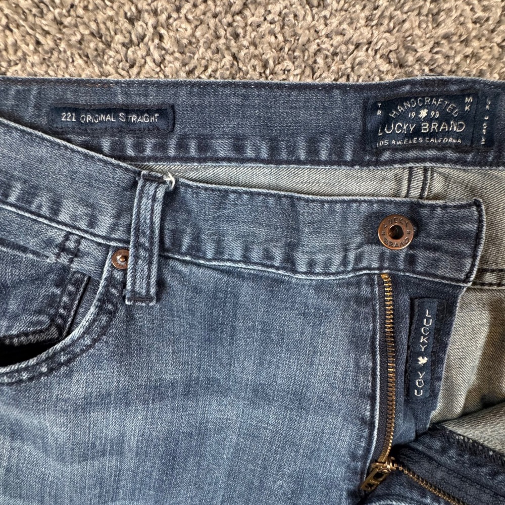 Lucky Brand 221 Original Straight Mens 40x30 Blue Denim Stretch Jeans - Picture 5 of 11